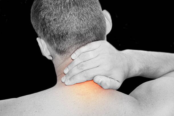 Osteokondroza e shpinës së qafës së mitrës tek një burrë